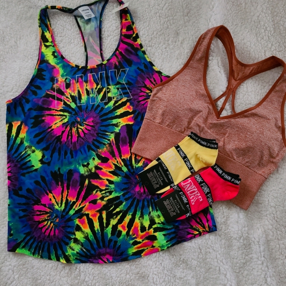 ●SOLD● Tank, Sports Bra & 2 pair of PINK socks!💗